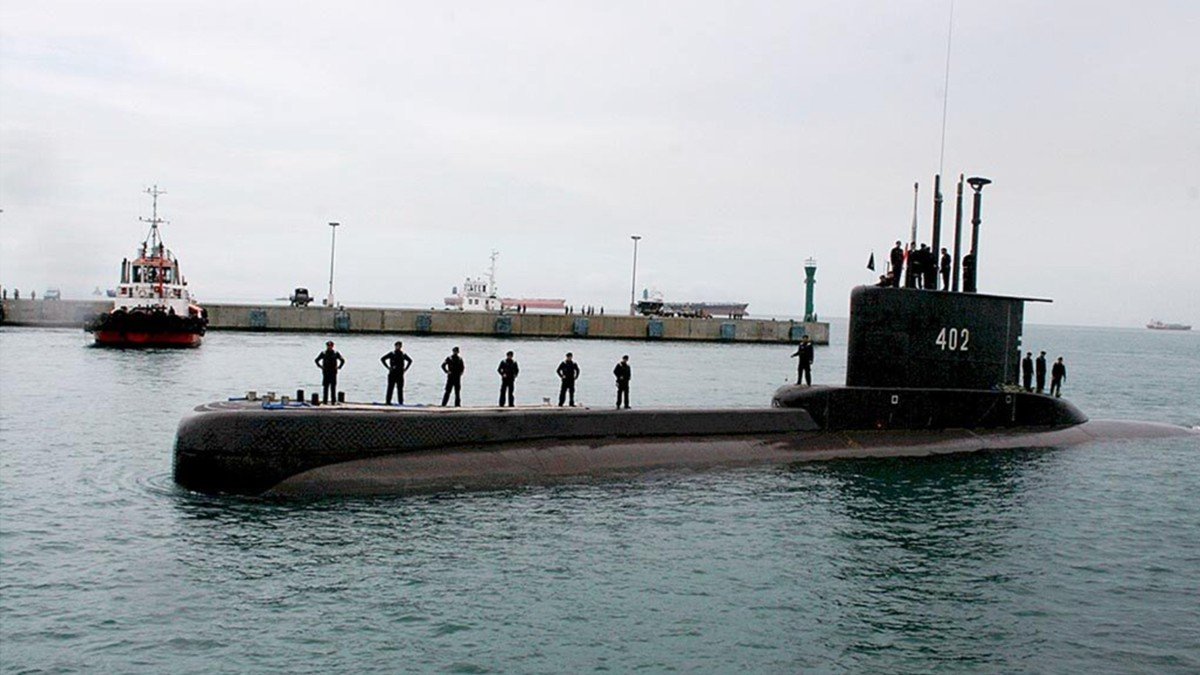 Зниклий підводний човен в Індонезії з 53 моряками: кисень закінчиться через 72 години