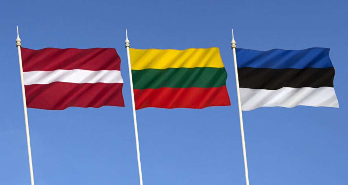 Страны Балтии высылают дипломатов РФ в знак солидарности с Чехией