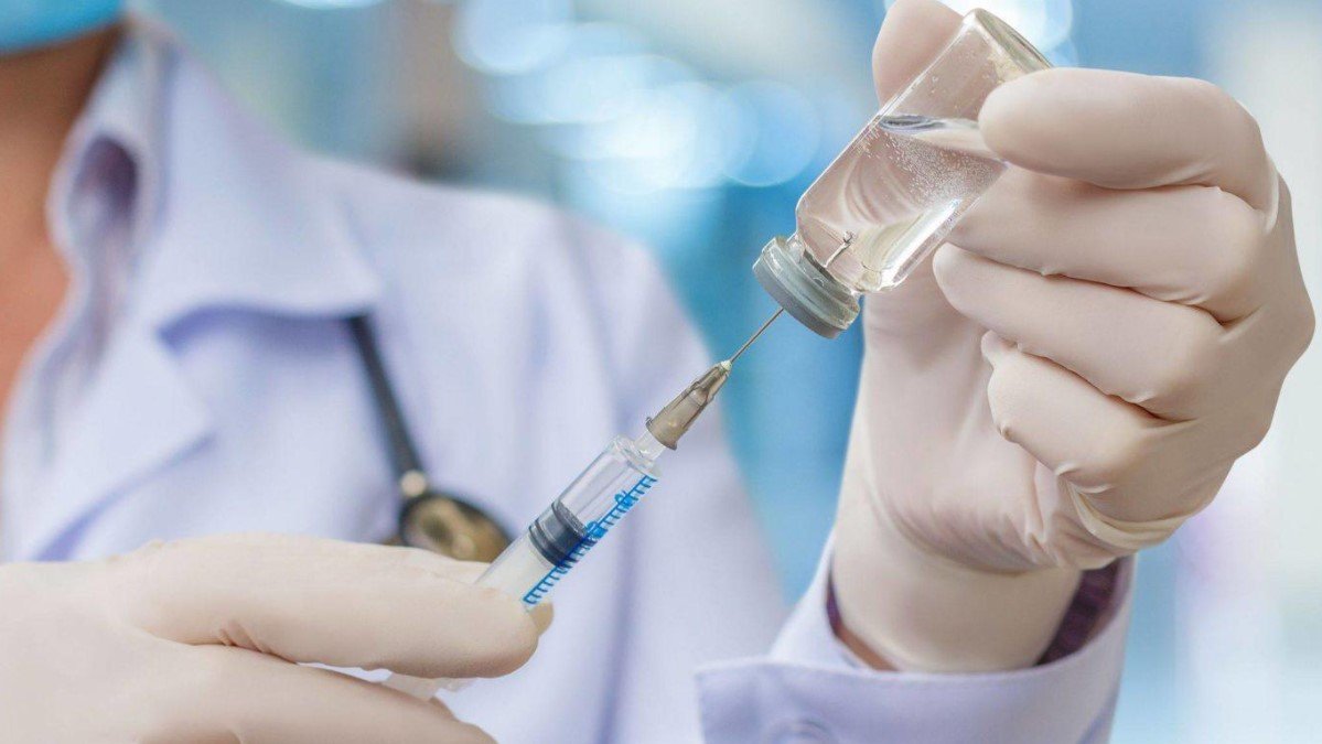 Новый рекорд: в Украине за сутки COVID-прививку получили почти 82 тысячи человек