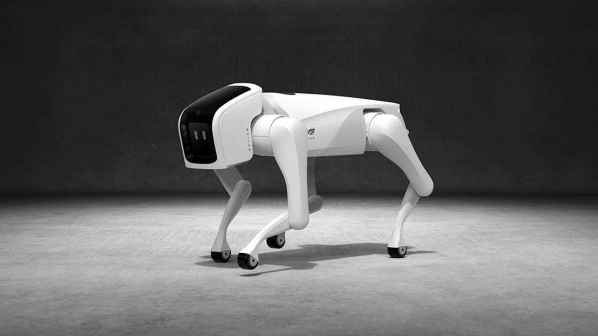 У Китаї представили нового робота-собаку, який може бігати зі швидкістю до 15 км / год