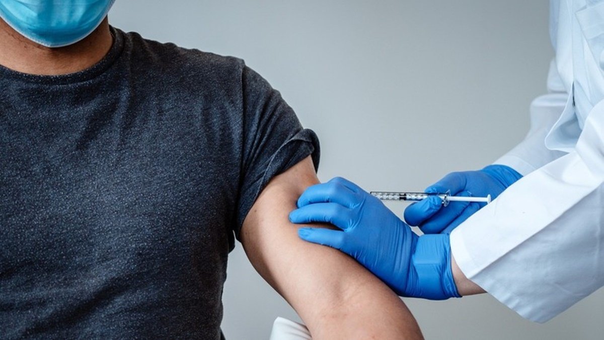 Польза от COVID-вакцинации превышает возможные риски возникновения тромбозов — Минздрав