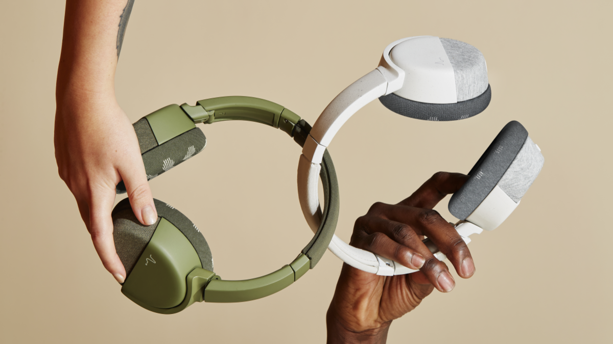 Стартап Neurable показав нові «розумні» навушники, якими можна керувати силою думки