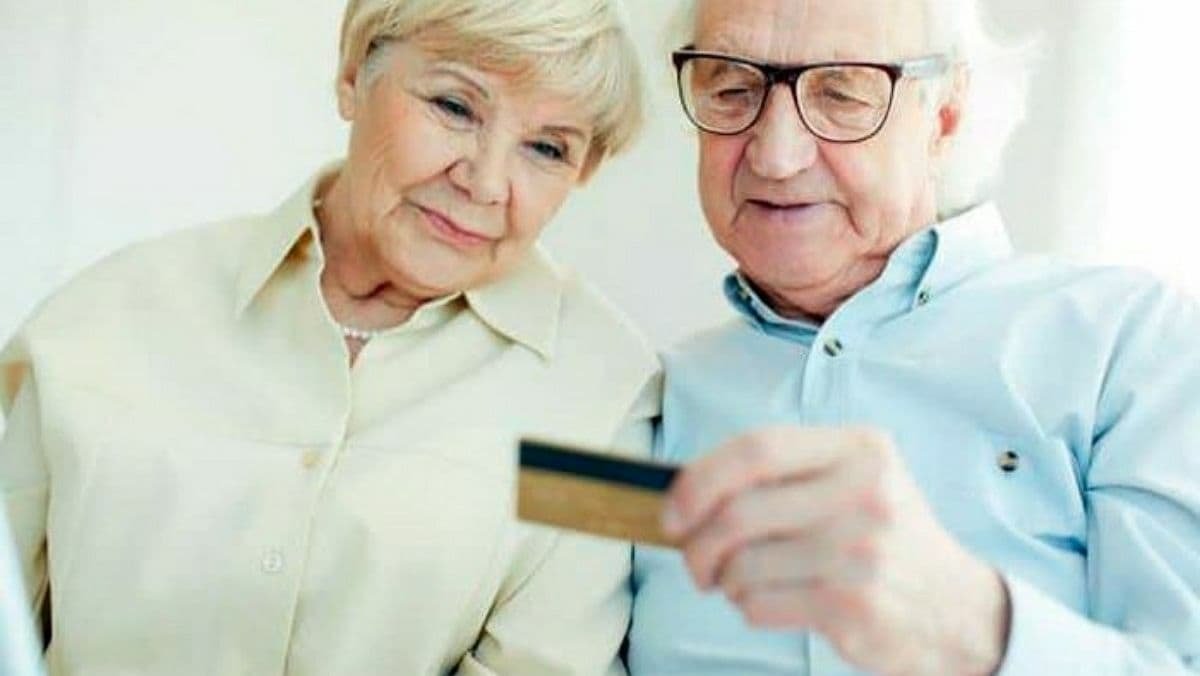 Необходимо, чтобы переход на получение пенсий на карточки  происходил постепенно — Шмыгаль