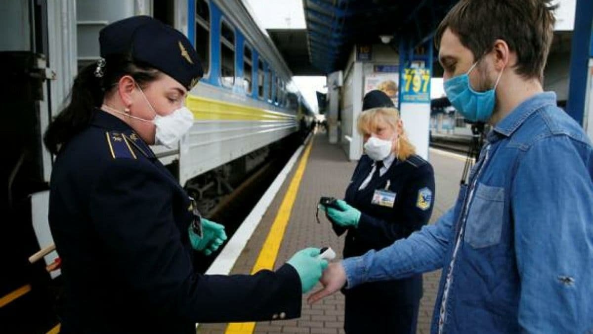 «Укрзалізниця» на майские праздники анонсировала «карантинные рейды» в поездах