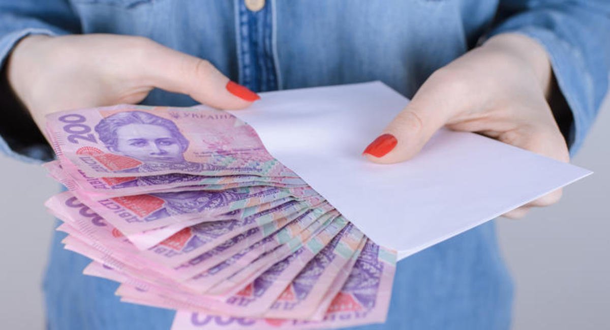 К концу года украинцам планируют повысить среднюю зарплату до 14,5 тысяч гривен