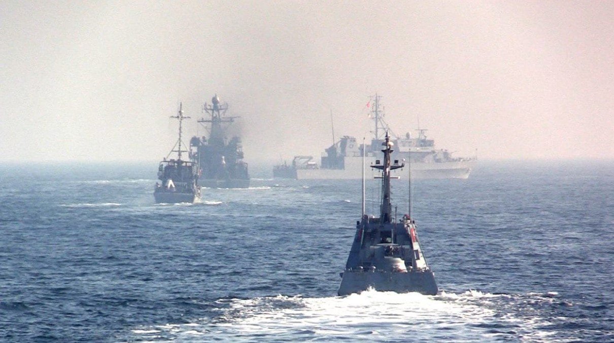 Кулеба заявил об угрозе в Азовском море из-за переброски кораблей РФ