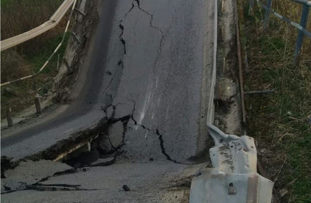 Во Львовской области обвалился мост: трасса Львов — Луцк перекрыта