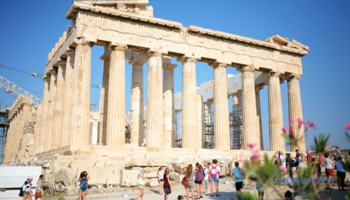 Прем'єр Греції бачить «різке поліпшення» ситуації з COVID-19 напередодні туристичного сезону