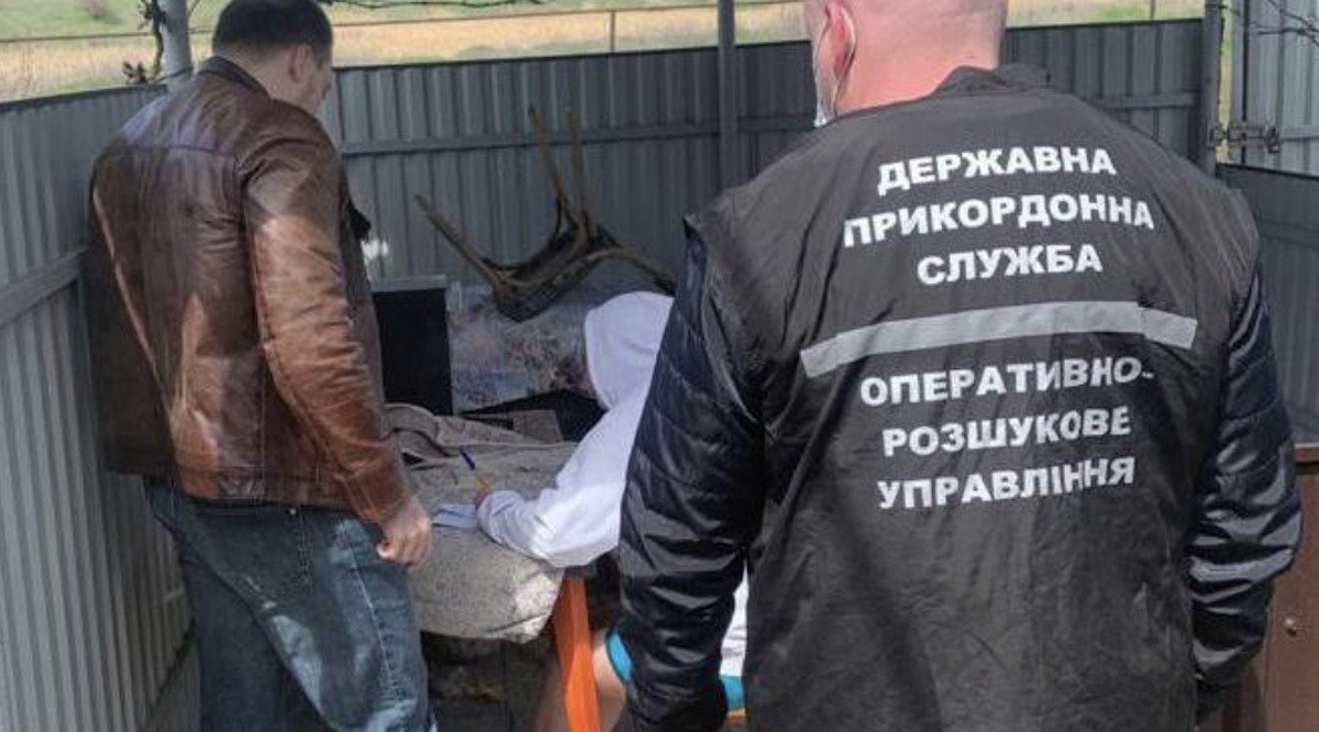 Збиток на 850 тисяч: у Донецькій області співробітниця банку налічувала виплати псевдопереселенцям