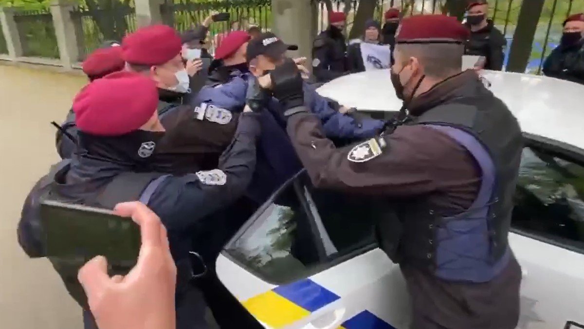 В Киеве предприниматели протестуют под ОП, куда приехал Блинкен: задержали двух человек