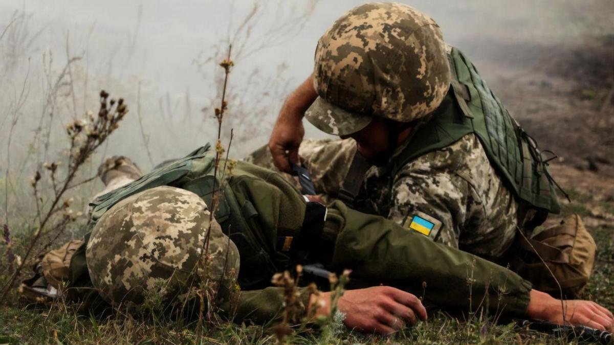 В зоне ООС в результате обстрела погиб украинский военный. Ещё один защитник — в тяжёлом состоянии