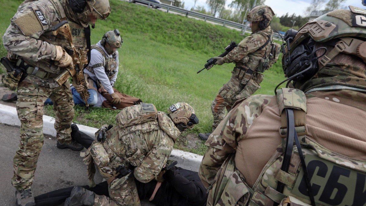 Участники добровольческого батальона: в Украине задержали семь участников банды, они похитили мужчину, пытали и вымогали 35 тыс. долларов