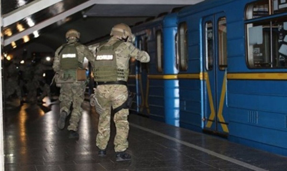 В  Киеве проверяют информацию о минировании станций метро