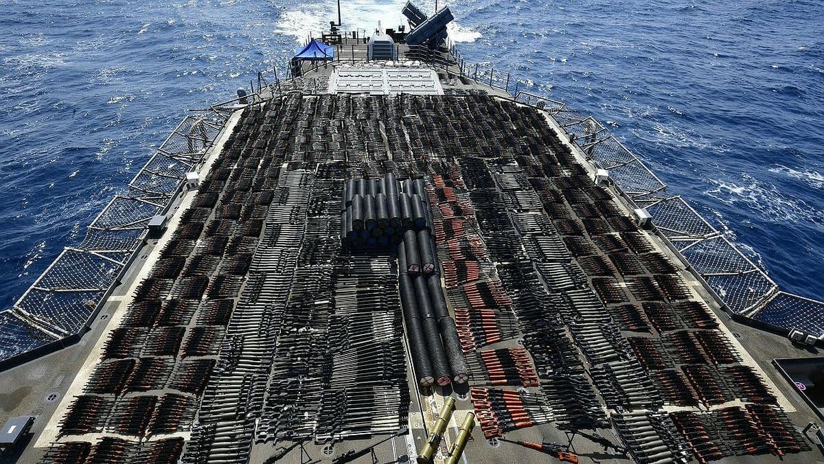В Аравийском море задержали судно с партией российского оружия на борту