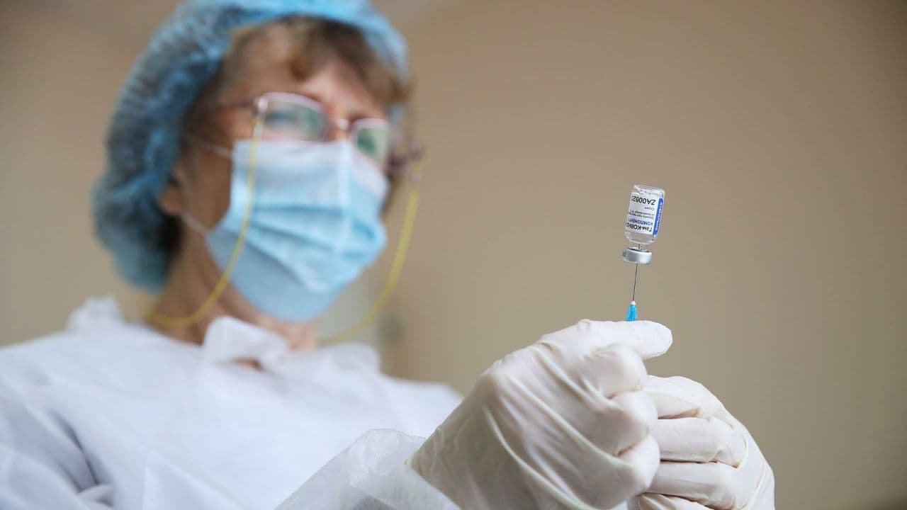 В Украине за сутки COVID-прививку получили почти 5 тысяч человек