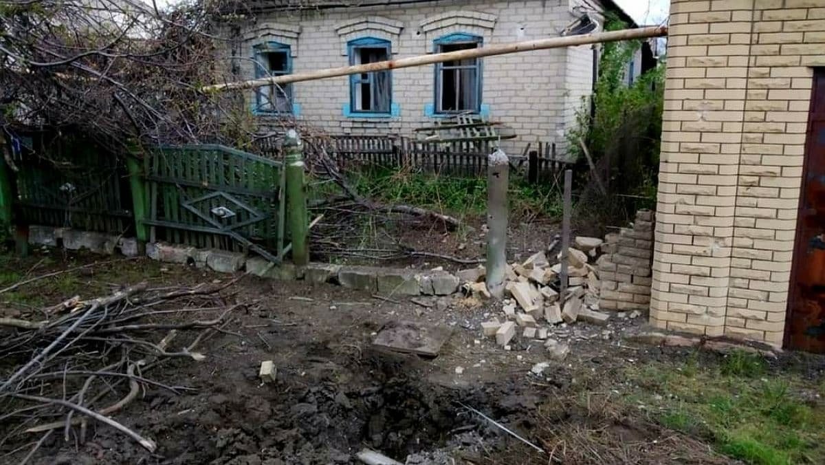 Бойовики обстріляли Мар'їнку: пошкодили шість будинків та автомобіль