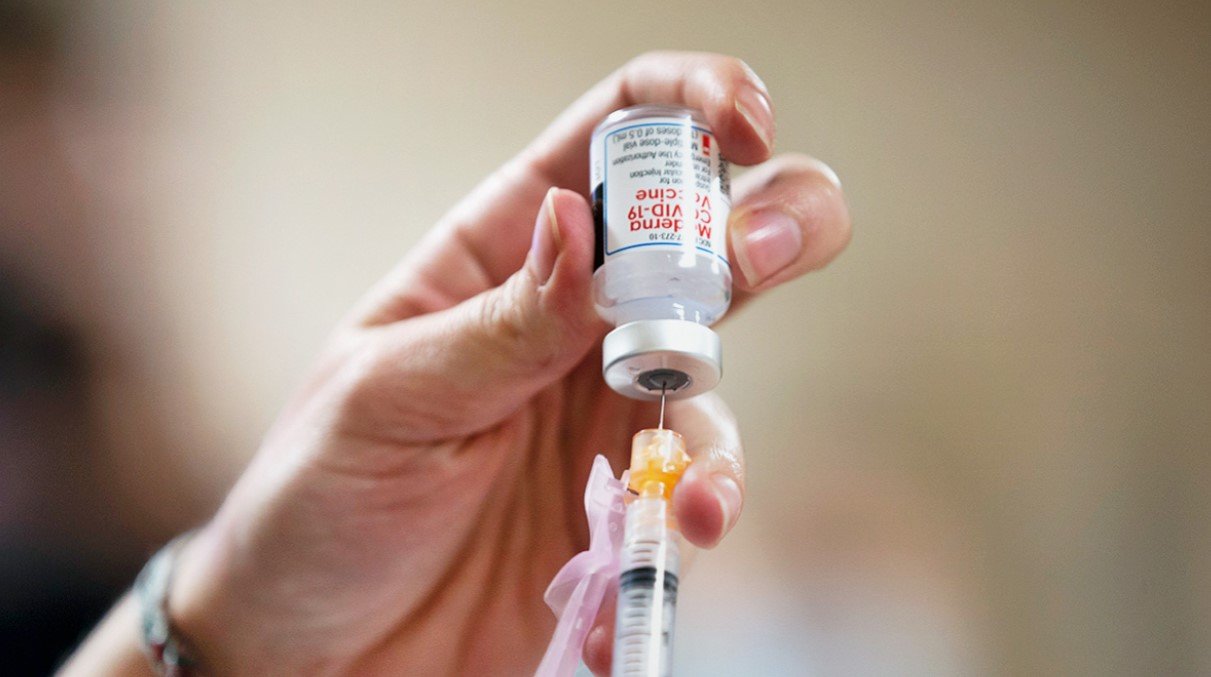 В Украине за сутки COVID-прививку получили более 62 тысяч человек
