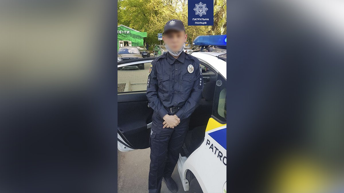 В Запорожье 17-летний парень надел форму полицейского и патрулировал город