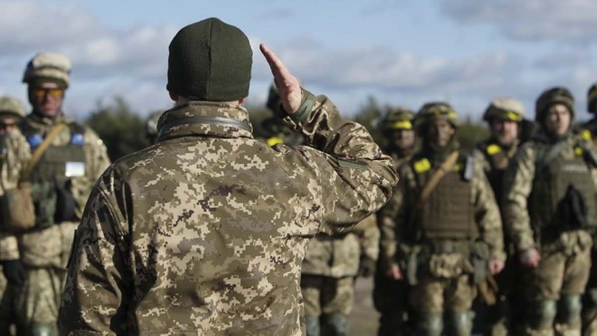 В Харькове сотрудник военной контрразведки СБУ продавал психотропы: ему дали 2 года дисбата