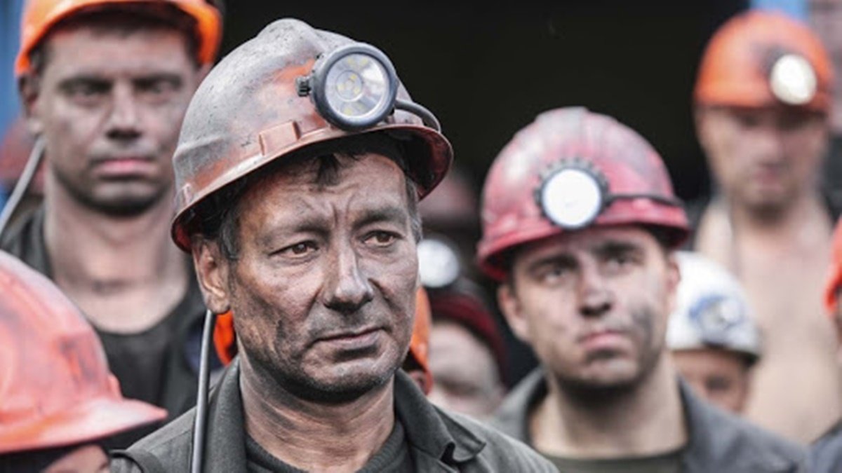 Под ОП началась акция протеста шахтёров: Минэнерго уверяет, что в ближайшие дни выплатит долги по зарплате