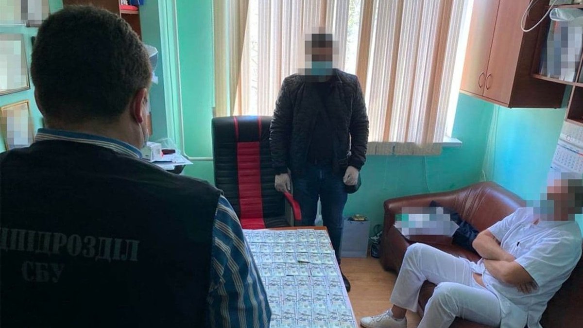 В Одесі лікарі вимагали від пацієнтів хабарі за «безкоштовні» операції на серці