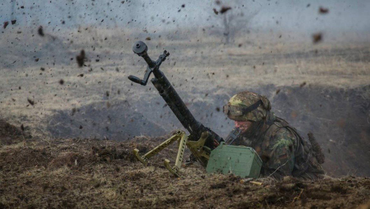 На Донбассе оккупанты три раза открывали огонь по украинским позициям