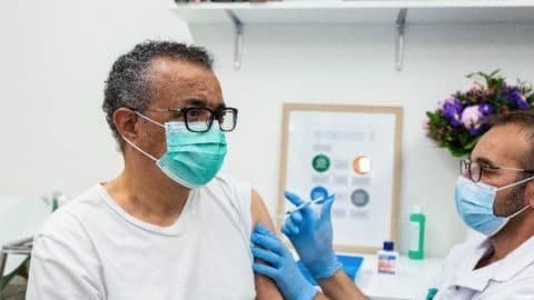 Глава ВОЗ Тедрос Гебрейесус вакцинировался от коронавируса