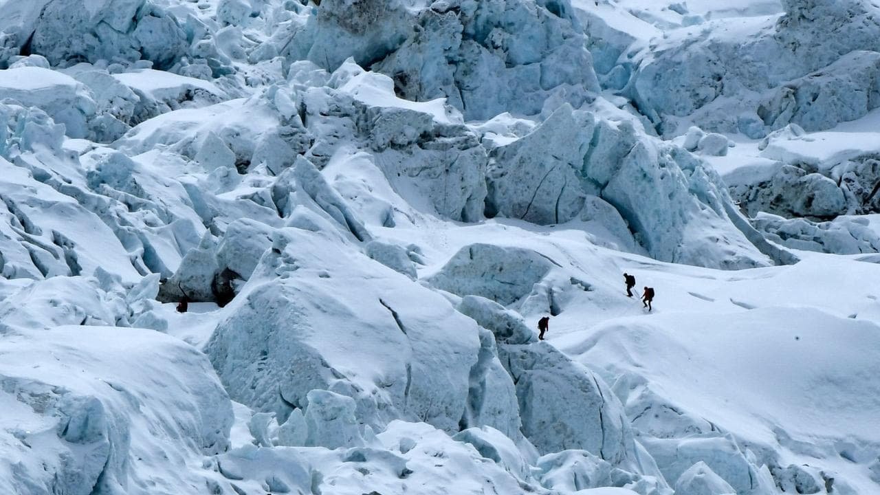 На Евересті загинули двоє альпіністів: намагалися підкорити вершину