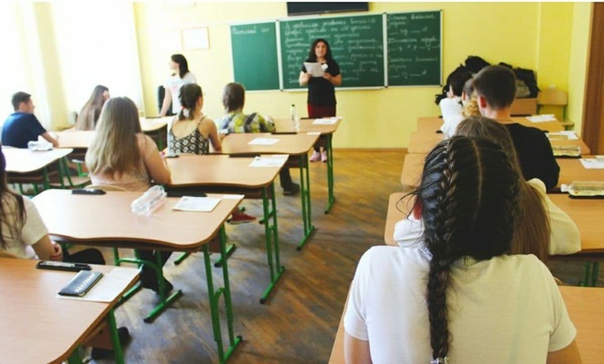 В четырёх городах Украины ученики продолжат обучение летом