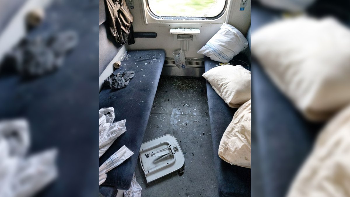 Выбили окно, разбили стол и оставили мусор: в поезде Киев — Трускавец устроили погром