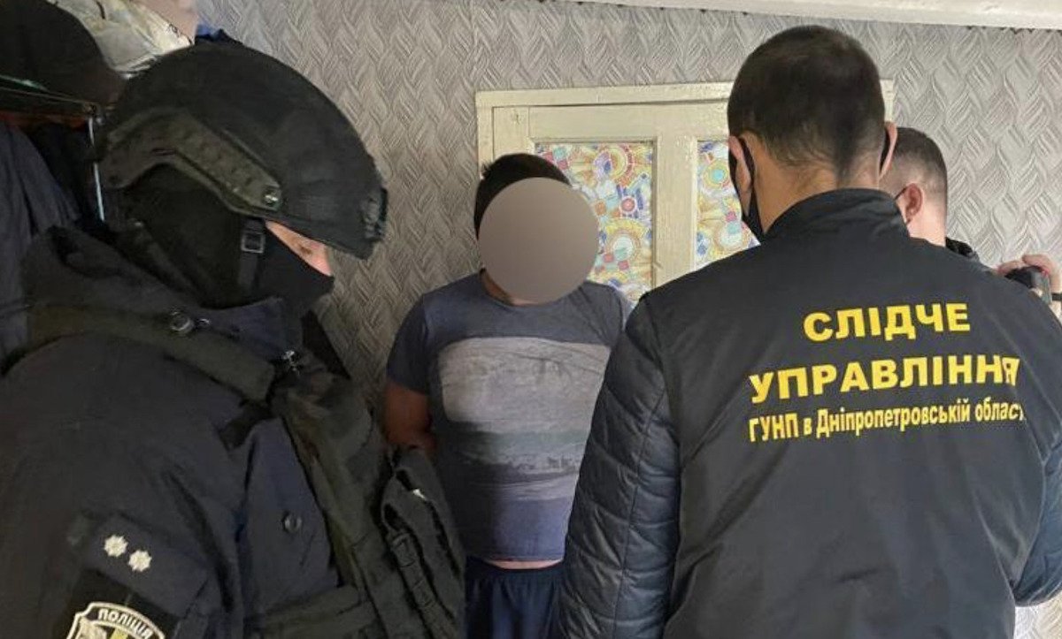 Продавали зброю і вибухівку з ООС: на Дніпропетровщині викрили злочинне угруповання