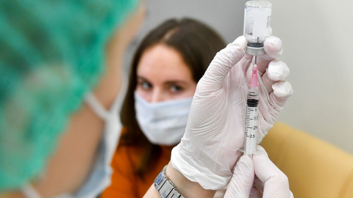 В Украине за сутки COVID-прививку получили более 100 тысяч человек