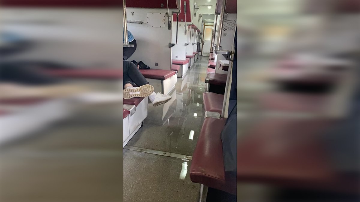 Аквадискотека от «УЗ»: в поезде «Рахов — Одесса» из-за прорыва трубы вагон залило водой из туалета