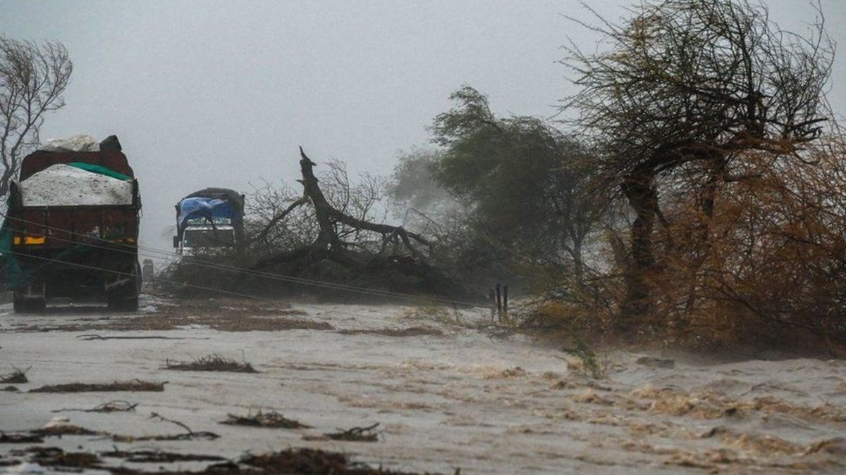 На Індію обрушився найпотужніший за 20 років циклон: евакуювали 150 тисяч осіб