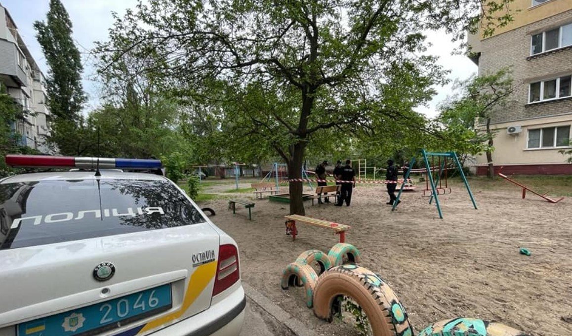 На детской площадке в Северодонецке подорвалась 9-летняя девочка