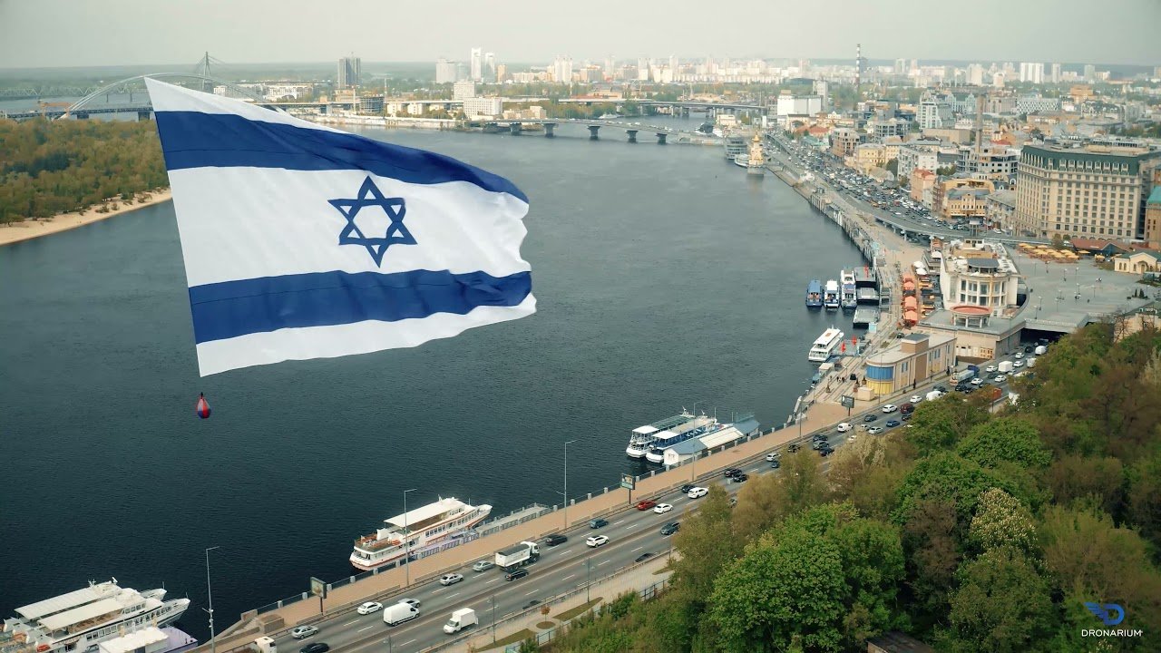 У Києві бізнесменові почали надходити погрози через прапор Ізраїлю, який пролітав над столицею