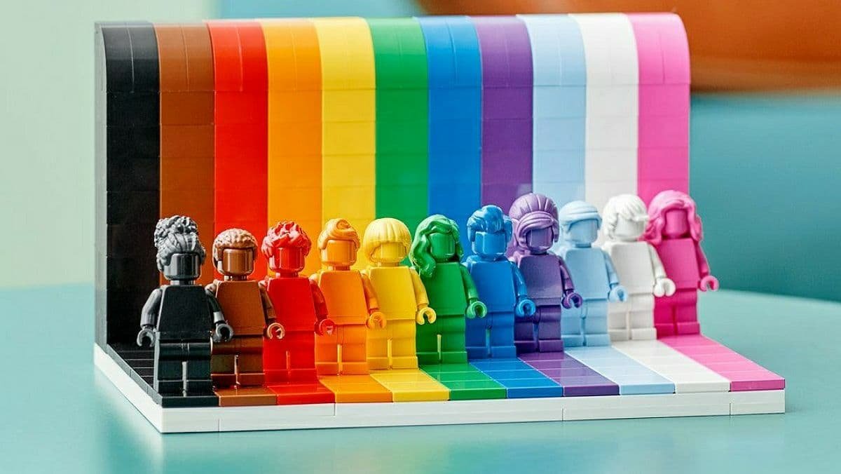 Lego випустить свій перший ЛГБТК набір