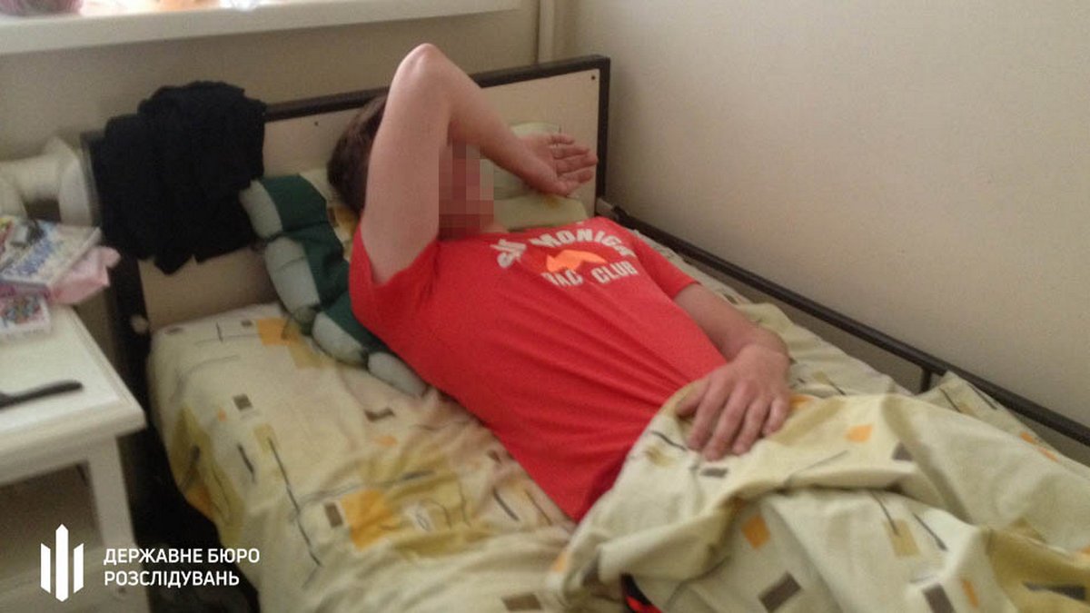 В Одессе патрульный во время «воспитательной беседы» сломал 17-летнему парню нос