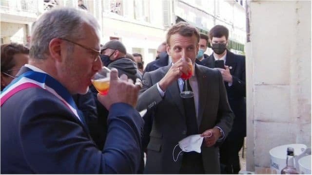 Макрон отпраздновал открытие ресторанов в Париже под украинский тост «Будьмо!»