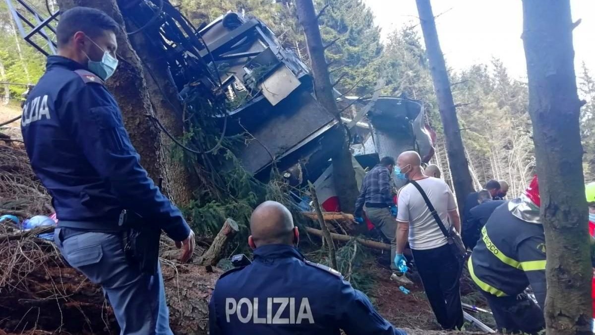 В Италии на канатной дороге оборвалась кабина с людьми. Количество жертв увеличилось: в больнице умер ребёнок