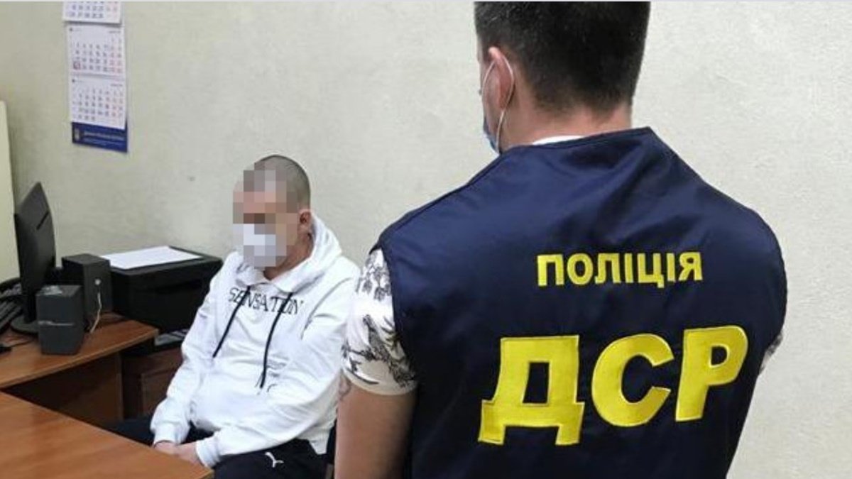 В Украине полиция сообщила о подозрении двум криминальным авторитетам, один из них находится под санкциями СНБО