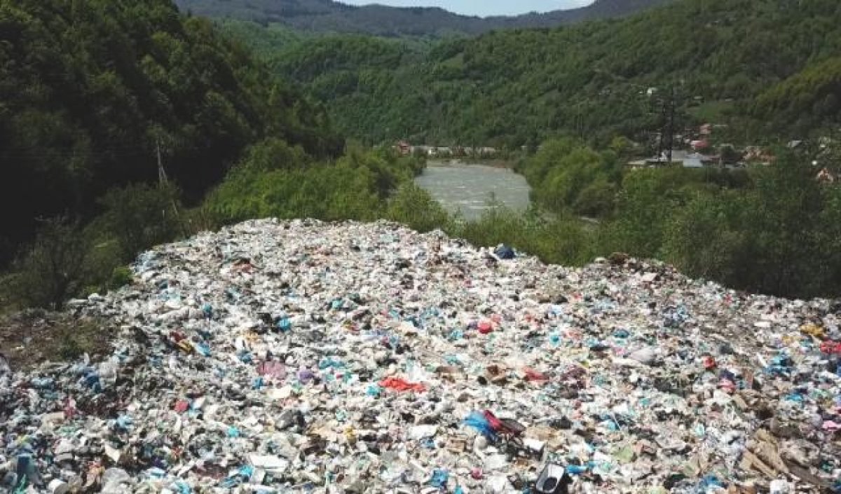 На Закарпатті в басейні річки Тиса знайшли 42 незаконних сміттєзвалища
