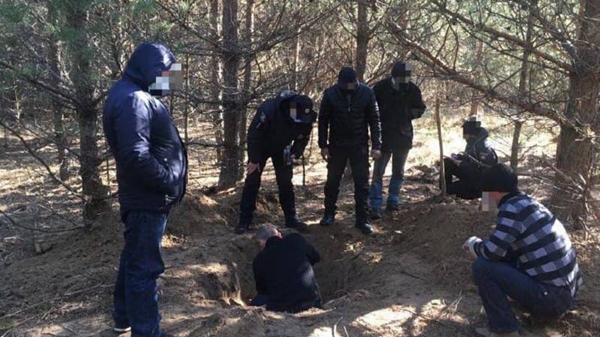 «Убрали» ненужного свидетеля: в Сумской области три человека убили и закопали в лесу мужчину