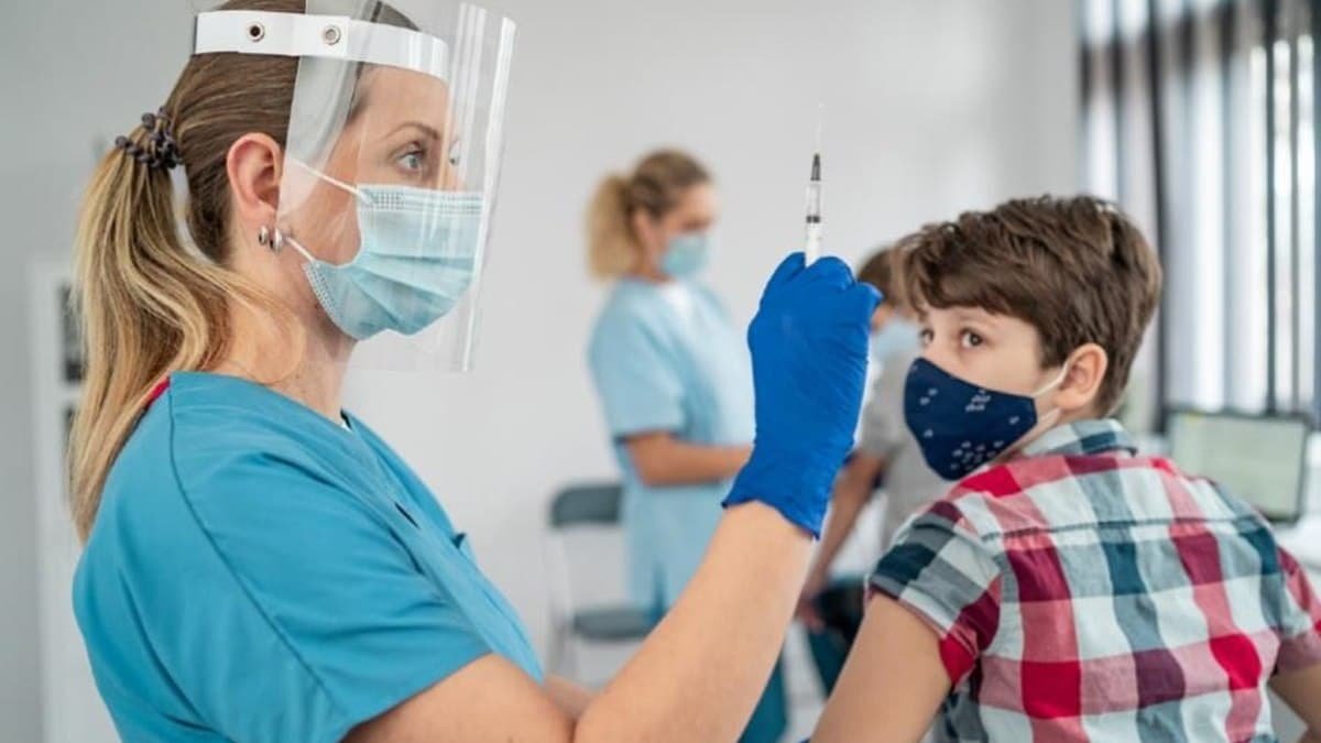 В Германии планируют разрешить вакцинировать подростков от COVID-19