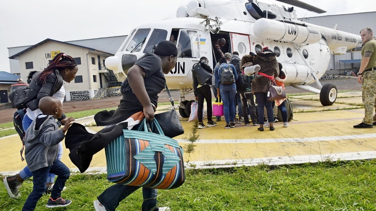Українські миротворці евакуюють населення через виверження вулкану в Конго