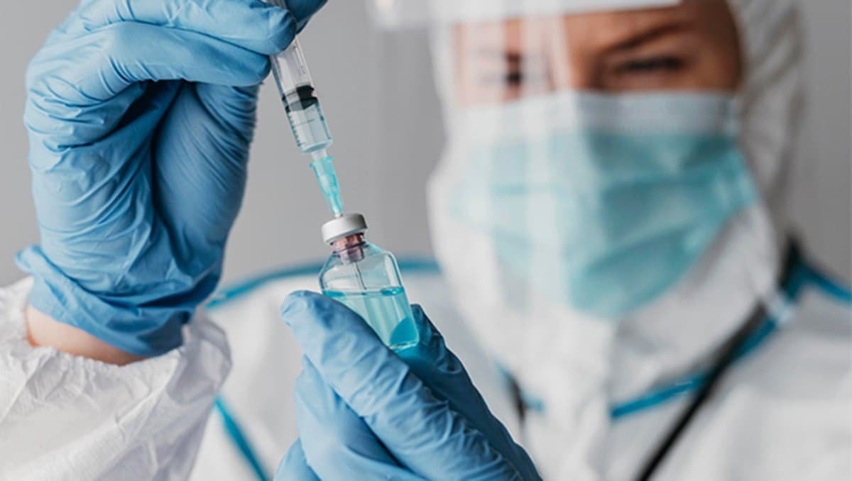 В Украине COVID-прививку получили более 1 млн человек