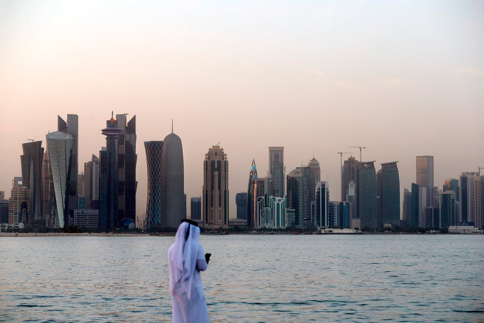 В Катаре активист писал о правах мигрантов в интернете. Его объявили иностранным агентом