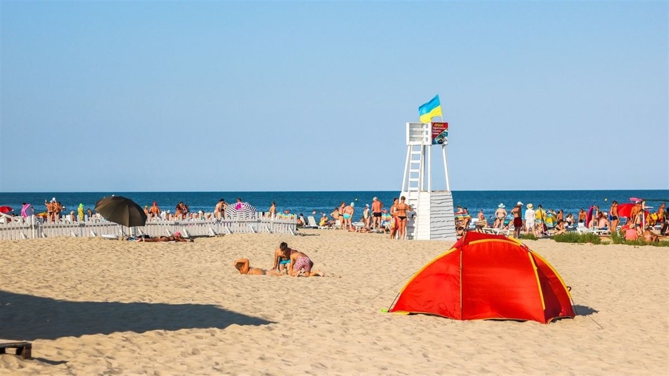 Каждый десятый за границей: опрос показал, как украинцы собираются отдыхать летом