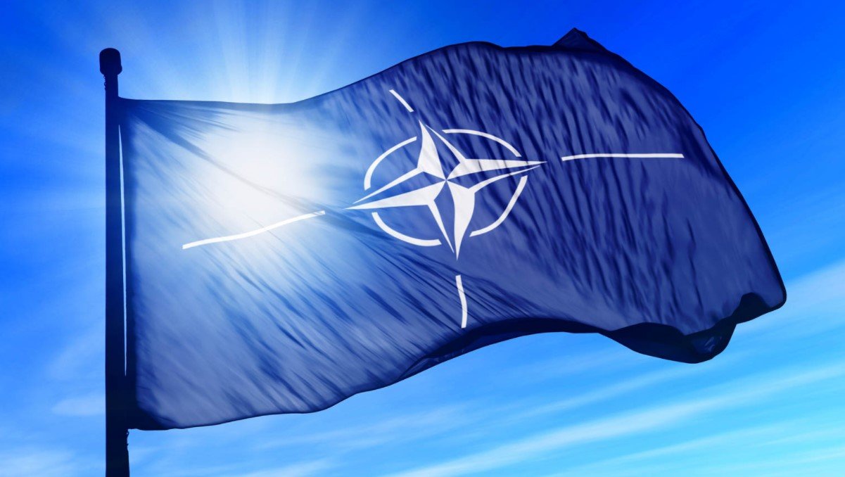 Франция поставила под сомнение свой союз в НАТО из-за скандала с Австралией
