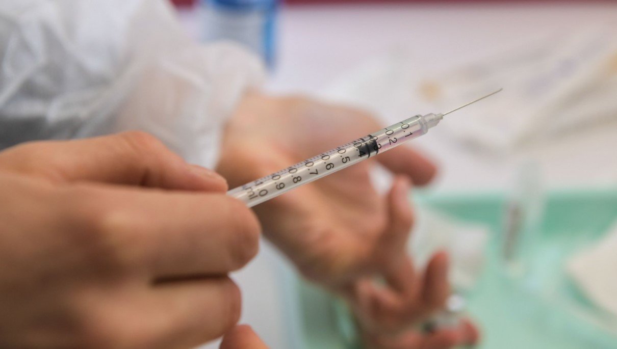 В Украине одну дозу COVID-вакцины получили около 14 % взрослого населения — Ляшко